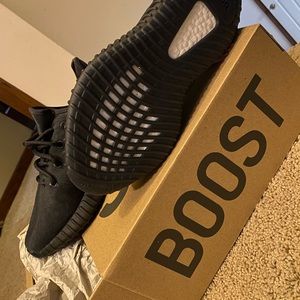 Yeezy Boost 350 V2 Mono Cinder. AUTHENTIC.